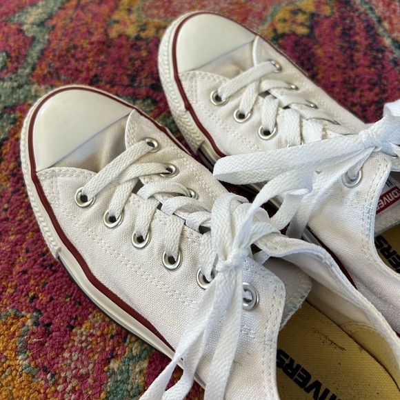 Converse | Unisex White Classic All-Star Lace Up Sneakers, Men’s sz 6, Women’s 8 - Picture 10 of 16
